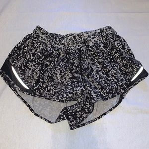 lululemon Hotty Hot Short 2.5”